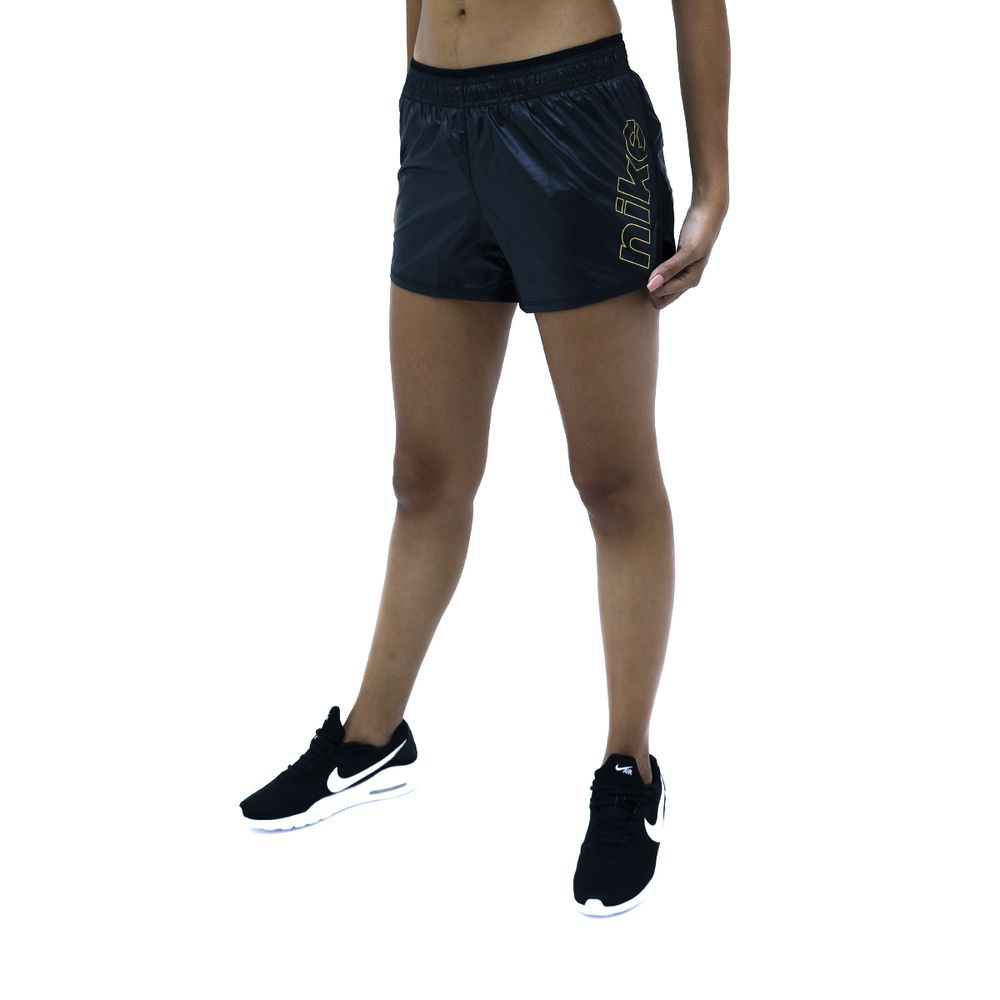 mujeres en pantaloneta